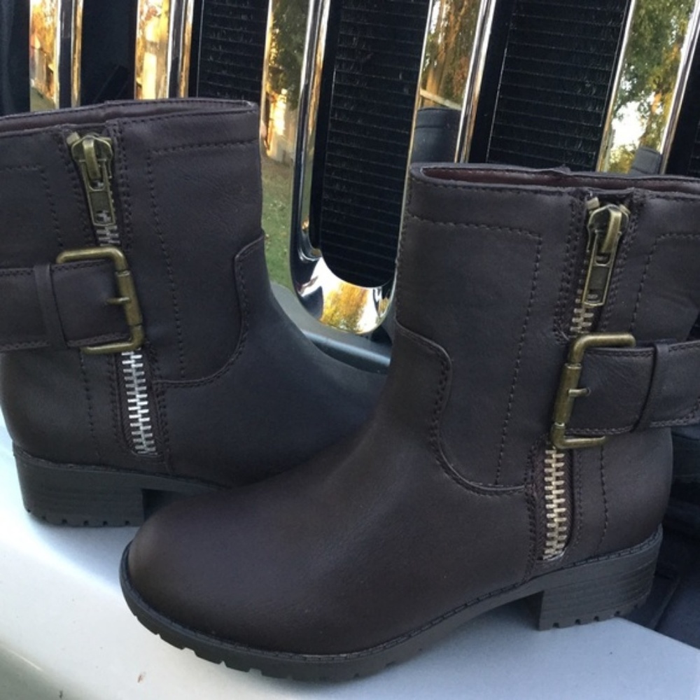 SALE!! BRAND NEW Booties - Picture 6 of 8